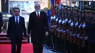 Kryeministri Kurti pret në Prishtinë me një ceremoni zyrtare kryeministrin Rama