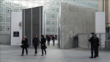 Francuska policija izvršila raciju u Institutu arapskog svijeta, zbog veze Epsteina i bivšeg ministra koji ga je vodio