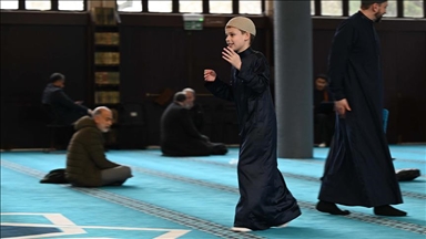 كعكة ضد الكراهية.. طفل بريطاني يتضامن مع المسلمين بطريقته 