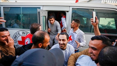 إسرائيل تفرج عن 8 أسرى فلسطينيين من غزة عبر معبر كرم أبو سالم