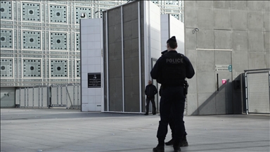 Policia franceze bastisi Institutin e Botës Arabe në hetimin e lidhur me Epstein ndaj Jack Lang