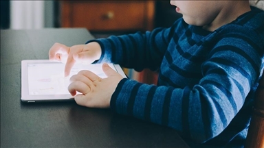 İngiltere, 16 yaş altının sosyal medya kullanımına ilişkin düzenlemeyi hızla yapacak