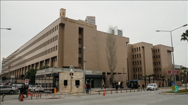 İzmir'de "kooperatif" soruşturmasında yakalanan 22 şüpheli adliyeye sevk edildi