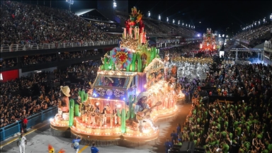 Počele parade škola sambe na karnevalu u Rio de Janeiru