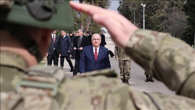 وزير الدفاع التركي يستقبل رئيس الأركان الليبي