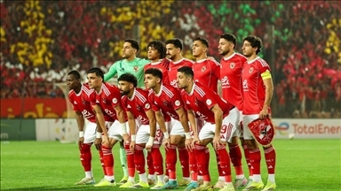 قدم.. "كاف" يفتح تحقيقا في أحداث مباراة الأهلي والجيش الملكي