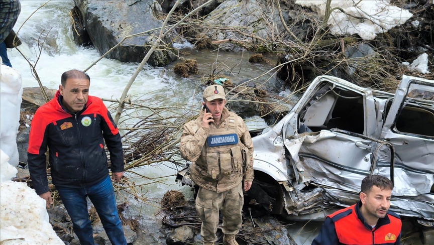 Li Bidlîsê wesayîta bazirganiyê ya sivik welgeriya newalê, 3 kes mirin û 5 kes birîndar bûn