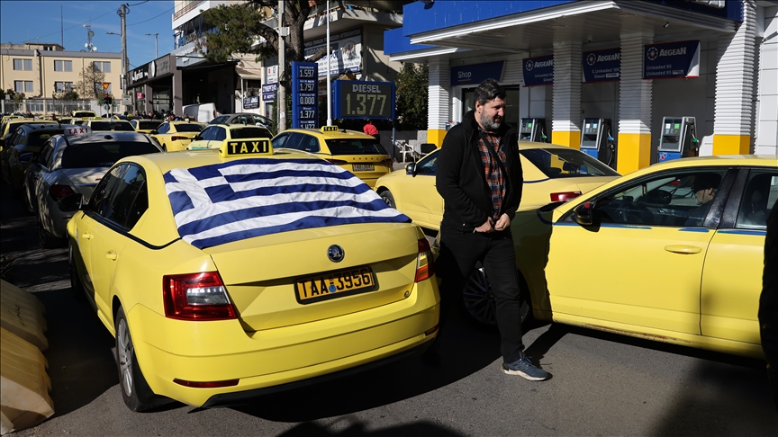Taksistët në Athinë në grevë tre-ditore