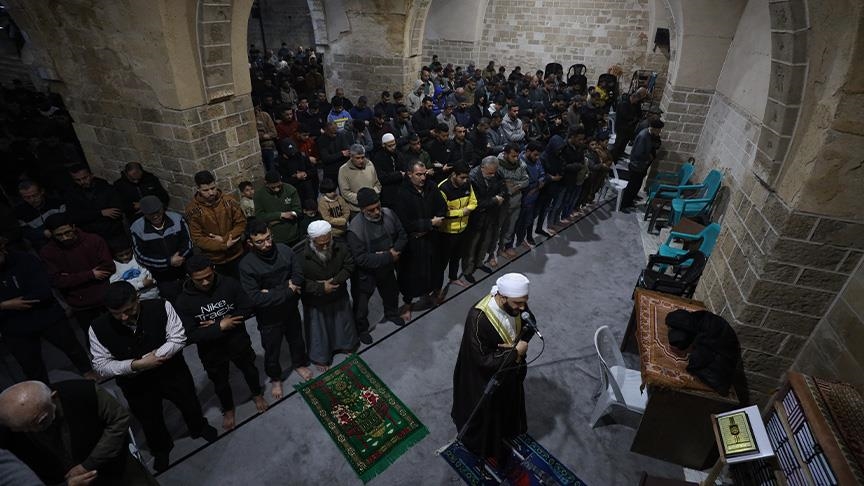 غزة.. التراويح على أنقاض المساجد في أول رمضان بعد الإبادة