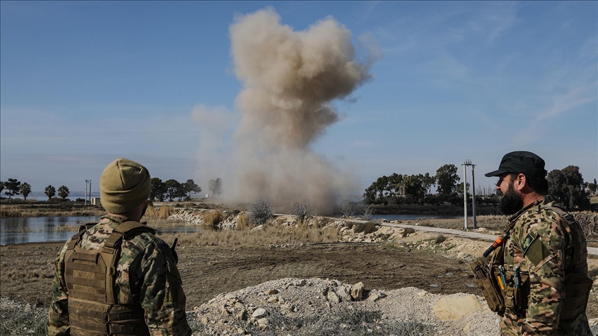 Suriye’de mayın temizleme sırasındaki patlamada AA muhabiri dahil 3 kişi yaralandı