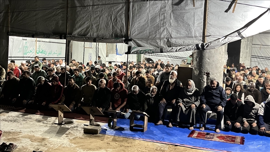 Gazze'de ilk teravih namazı kılındı