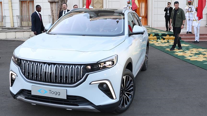 أديس أبابا.. أردوغان يهدي رئيس وزراء إثيوبيا سيارة "توغ"