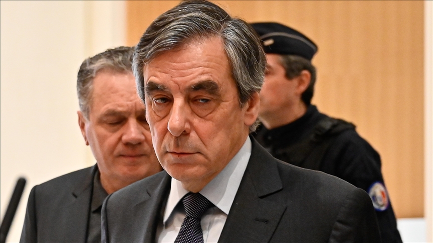 France: François Fillon abandonne son pourvoi, sa peine dans l’affaire des emplois fictifs devient définitive