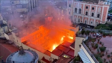 Požar uništio historijski Teatar Sannazaro u Napulju