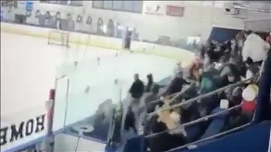 ABD'de lisedeki buz hokeyi maçı sırasında silahla ateş açılması sonucu 2 kişi öldü