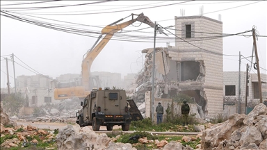 İsrail Batı Şeria'da Filistinlilere ait evleri ve tesisleri yıktı