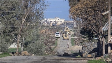 سوريا.. قوات إسرائيلية تعتقل شابا بعد توغلها بريف القنيطرة