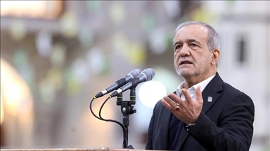 رئيس إيران يدعو للتعامل مع الاحتجاجات الشعبية "دون تحويلها لأزمة"