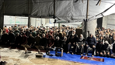 Gazze'de ateşkesin ardından bombardıman korkusu olmadan ilk teravih namazı kılındı