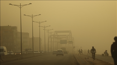 Senegali "zhduket" nën renë e pluhurit të Saharasë