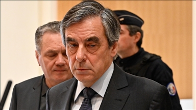 France: François Fillon abandonne son pourvoi, sa peine dans l’affaire des emplois fictifs devient définitive