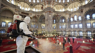 Fatih Camisi gül suyu ile temizlenip ramazana hazırlandı