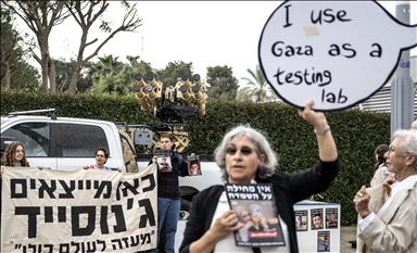 إسرائيليون أمام معرض أسلحة بتل أبيب: تستخدمون غزة مختبر تجارب