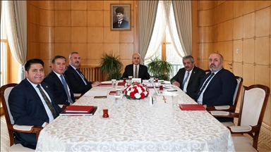 Serokê TBMMyê Kurtulmuş bi endamên Komîsyona Hevgirtina Neteweyî, Biratî û Demokrasiyê ra hat cem hev