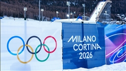 Un comentarista suizo expone a un miembro del equipo de trineo israelí que apoya el “genocidio” de Israel en Gaza