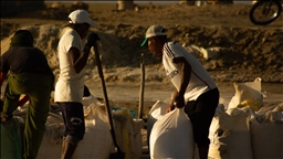 Colombia to issue temporary decree on minimum wage hike after its suspension by high court