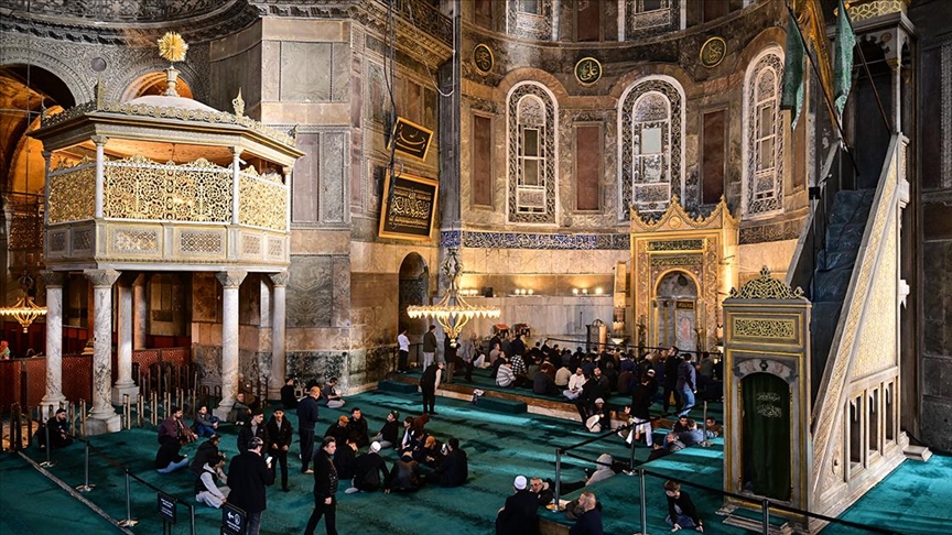 Fethin sembolü Ayasofya-i Kebir Camii'nde ramazanın manevi iklimi programlarla yaşatılacak