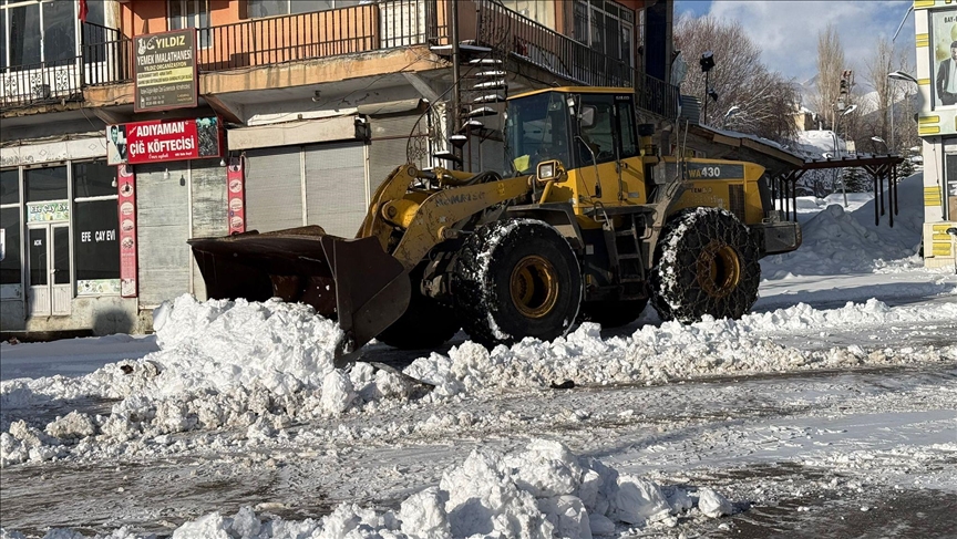 Li Wan û Hekariyê rêya 176 cih û waran girtî ye