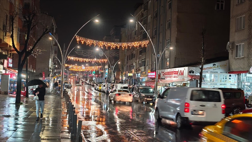 Li Stenbolê kuçe û kolan bi minasebeta meha remezanê hatin xemilandin
