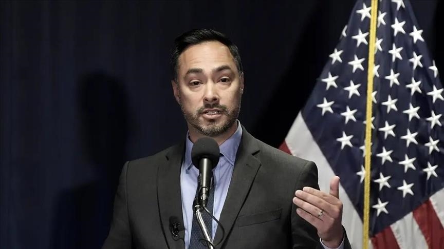 نائب أمريكي: وكالة "الهجرة" ترحل رضيعا مريضا مع أسرته