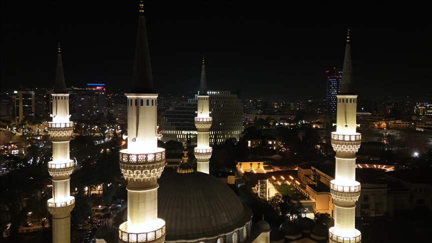 Në vendet e rajonit falet namazi i teravisë së parë me rastin e Ramazanit