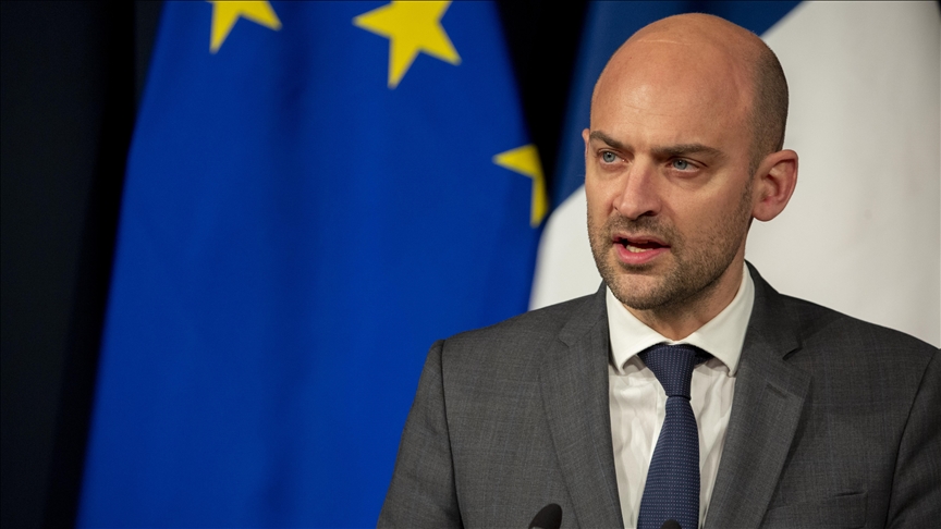 France : Barrot maintient sa demande de démission d’Albanese malgré les critiques d’instances nationales et onusiennes