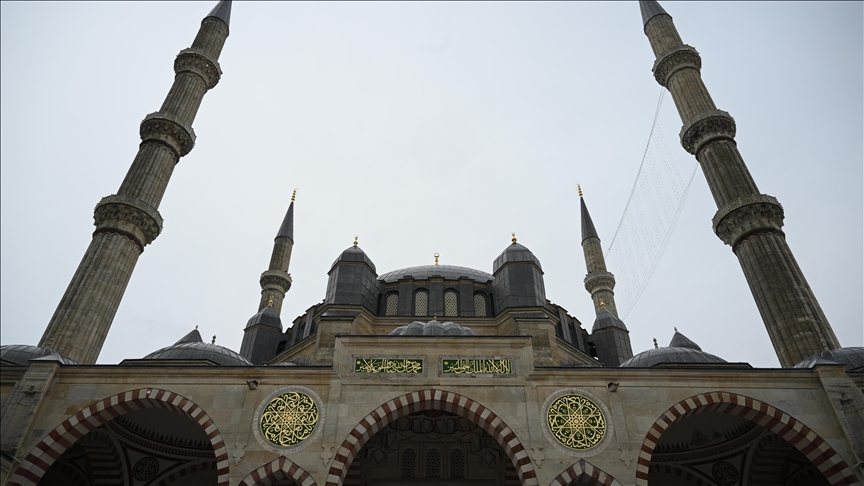 Selimiye Camisi tam kapasite ibadete açıldı