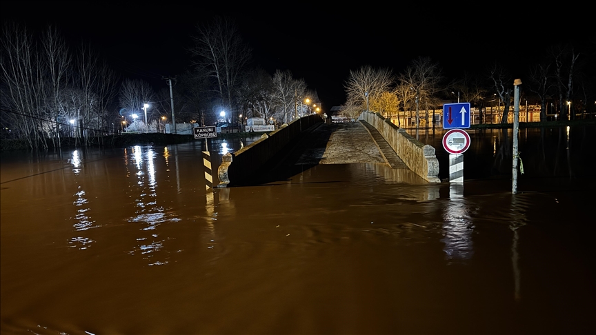 Tunca Nehri'nde debinin yükselmesi nedeniyle uyarı seviyesi "kırmızı"ya yükseltildi