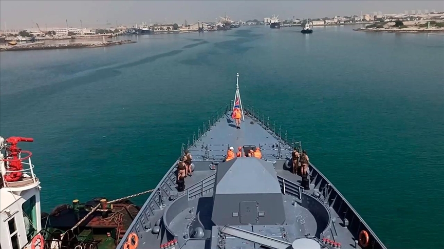 Корвет «Стойкий» и ВМС Ирана провели маневры в Оманском заливе