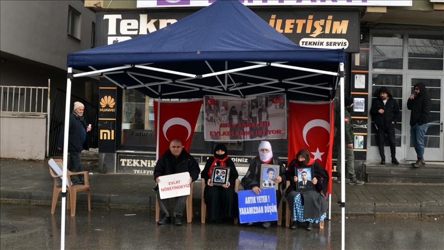 Li Mûşê malbatên ku dixwazin bigihêjin ewladên xwe, çalakiya xwe ya li pêşiya DEM Partiyê domand