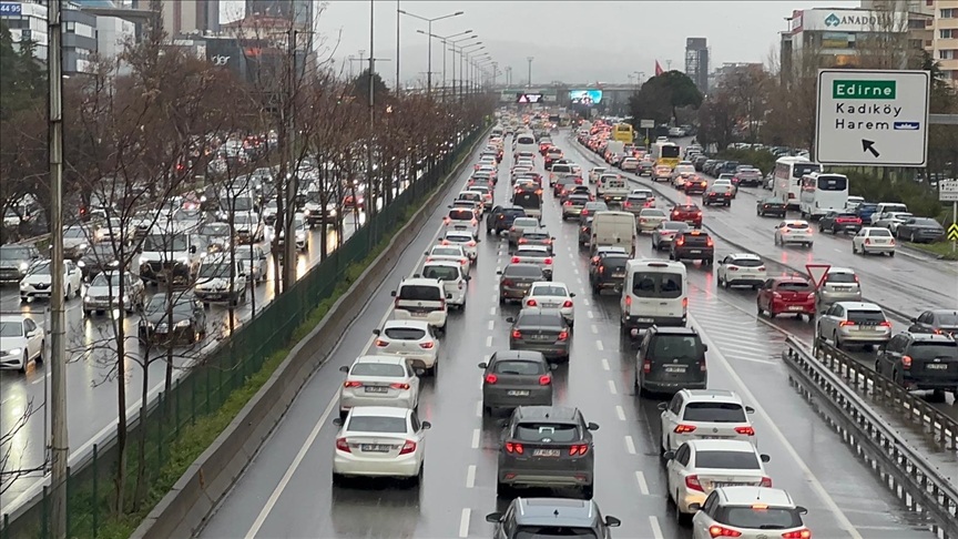 İstanbul'da akşam saatlerinde trafik yoğunluğu yüzde 90'a çıktı