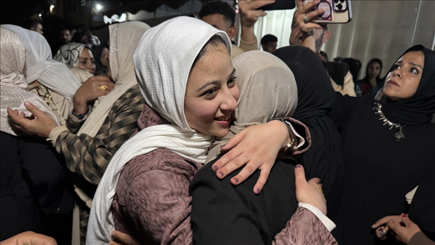 رغم الدمار.. العائدون إلى غزة يربكون خطط إسرائيل للتهجير (تقرير)