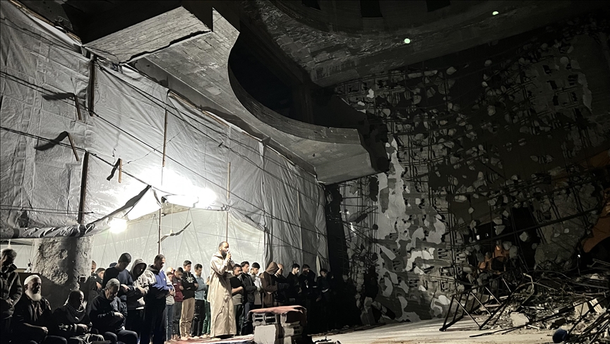 Beneath shattered minarets, Gaza holds its 1st Tarawih prayer after war