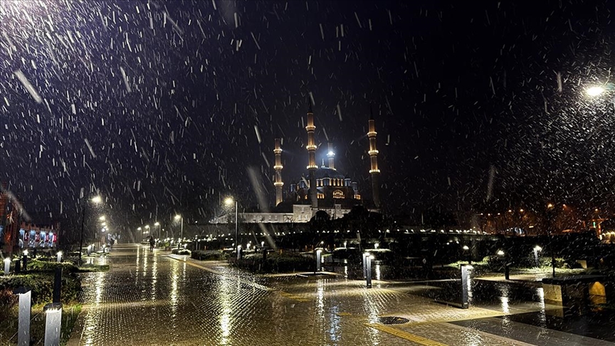 Edirne'de kar yağışı başladı