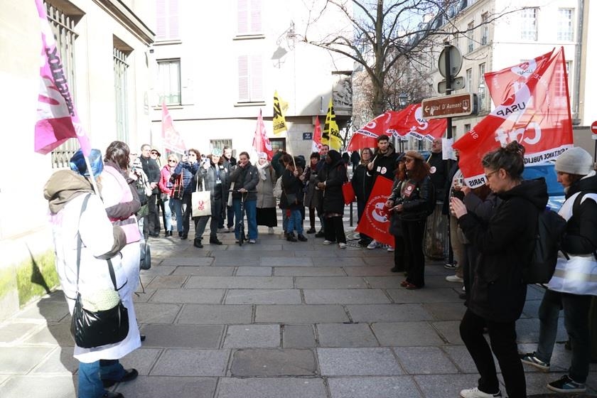 « Une chasse aux musulmanes » : mobilisation pour Majdouline B., infirmière sanctionnée pour le port d’un calot