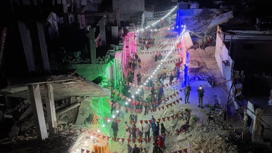 بمبادرة تركية.. سحور رمضاني وزينة تُعيد الحياة للفلسطينيين بغزة (تقرير إخباري)