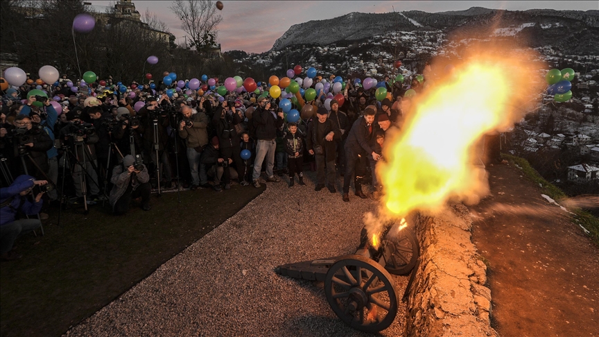Bosna Hersek'in başkenti Saraybosna'da ramazan, geleneksel top atışıyla karşılandı