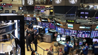 US stocks end higher amid gains in financial shares