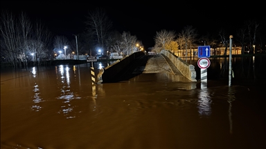 Tunca Nehri'nde debinin yükselmesi nedeniyle uyarı seviyesi "kırmızı"ya yükseltildi
