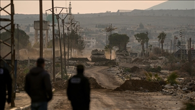 İsrail ordusu, Suriye'nin güneyinde baskınlar düzenleyerek 6 sivili alıkoydu